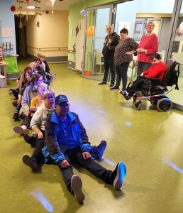 Mit dem Freizeitklub der Lebenshilfe aktiv! 8 Mit dem Freizeitklub der Lebenshilfe aktiv!