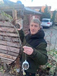 Selbst gemachtes Vogelfutter für unseren Garten